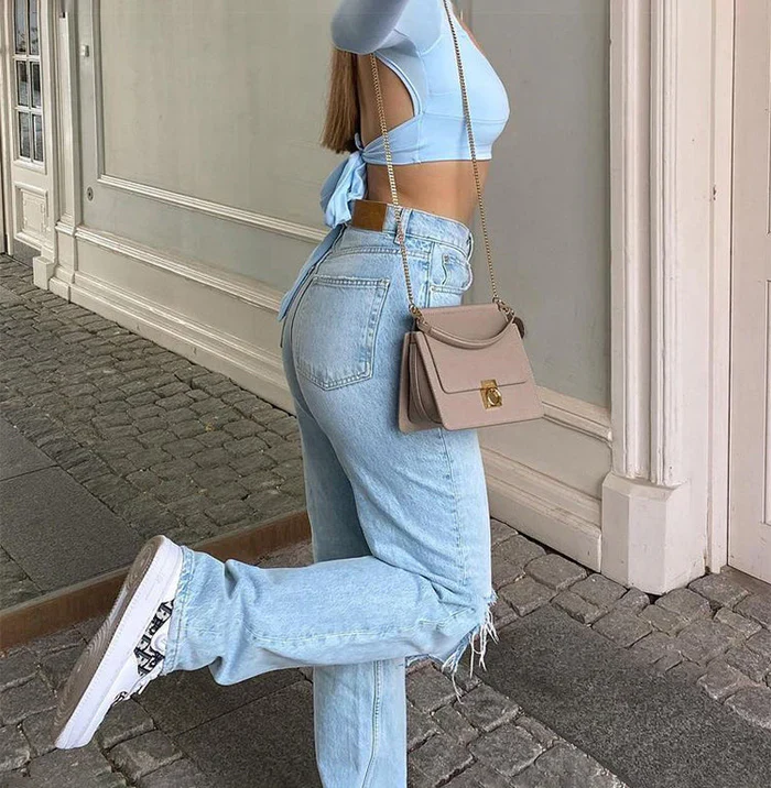 Ellina – High-Waist-Jeans in heller Waschung - Image 2