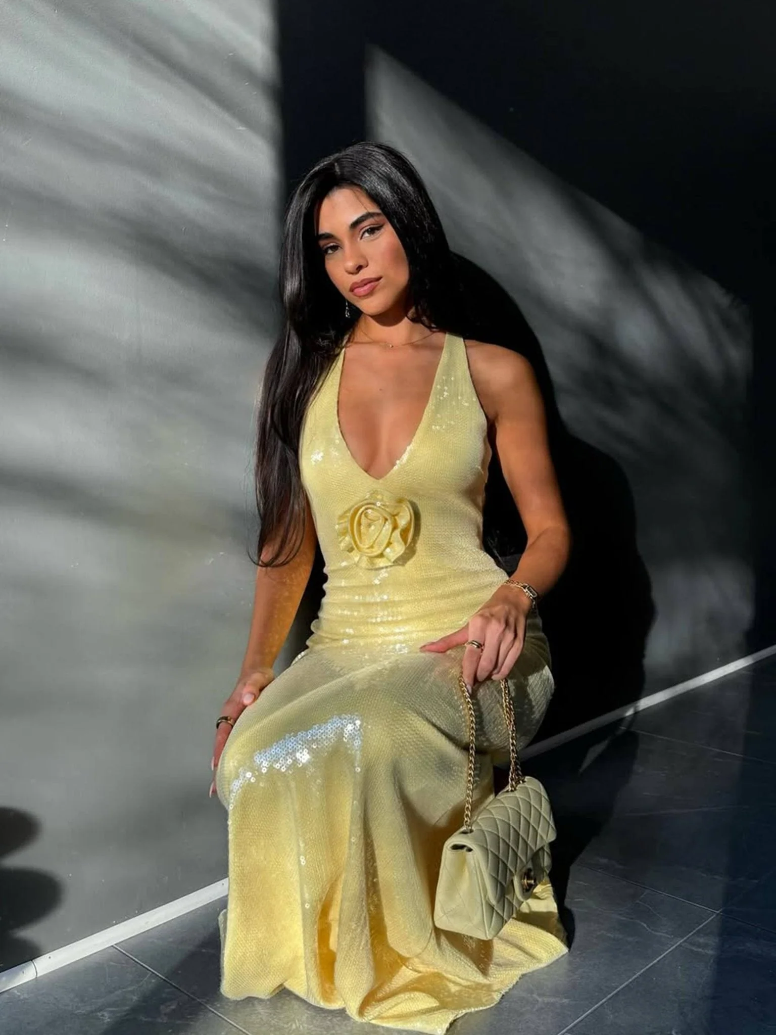 Elvia | Pailletten-Maxikleid Mit V-Ausschnitt - Image 2