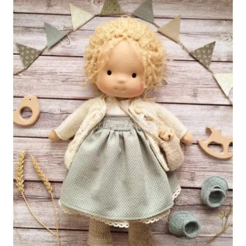 Emma | Handgefertigte Plüschpuppe aus Baumwolle – Waldorf-Kuscheltier mit Stoffbox | Niedlich & kuschelig | Für Kindergeburtstage & Spielspaß im Alltag - Image 15