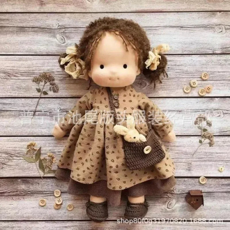 Emma | Handgefertigte Plüschpuppe aus Baumwolle – Waldorf-Kuscheltier mit Stoffbox | Niedlich & kuschelig | Für Kindergeburtstage & Spielspaß im Alltag - Image 6