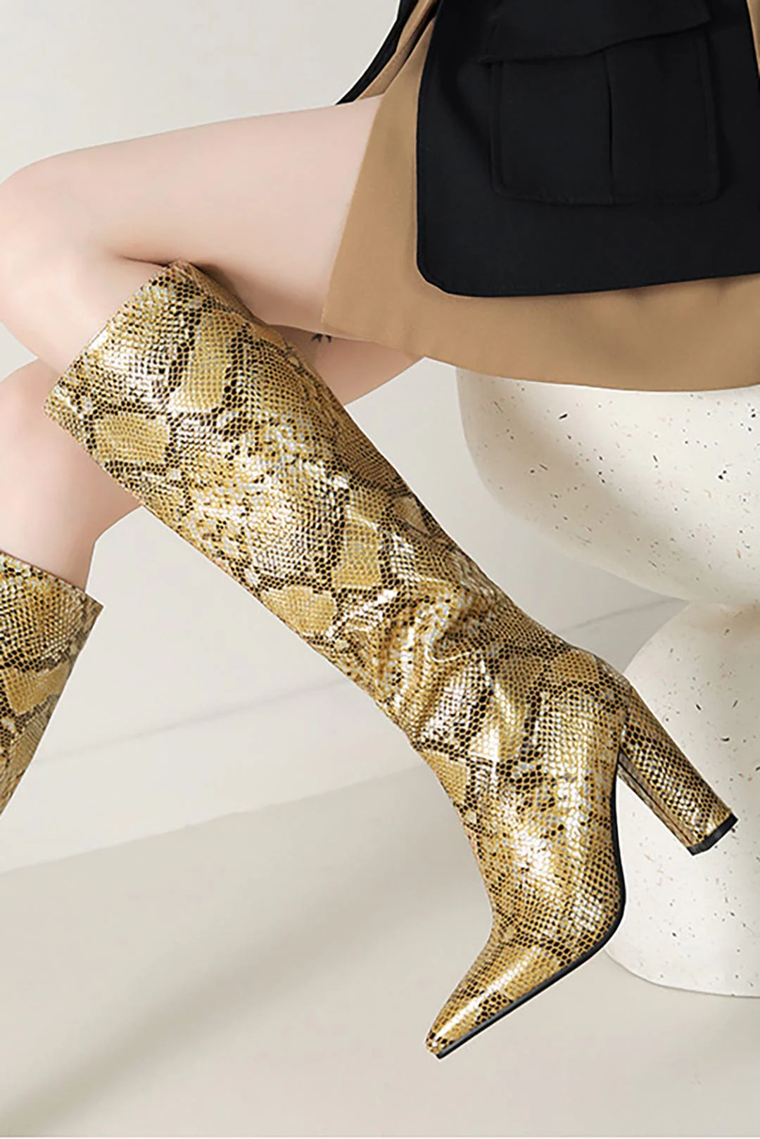 Eve | Goldene Stiefel mit Schlangenleder-Optik – Ein eleganter Hingucker - Image 3