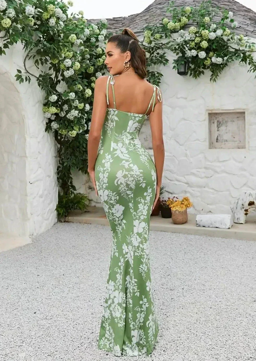 Figurbetontes Maxikleid mit Blumenmuster und Schleifendetails – femininer Sommertraum - Image 3