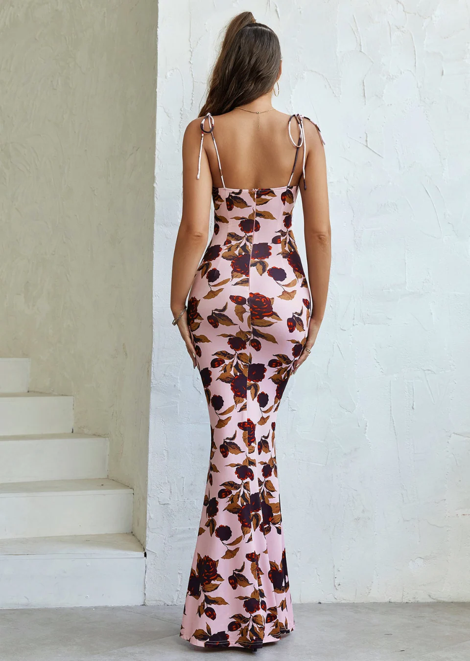 Figurbetontes Maxikleid mit Blumenmuster und Schleifendetails – femininer Sommertraum - Image 5