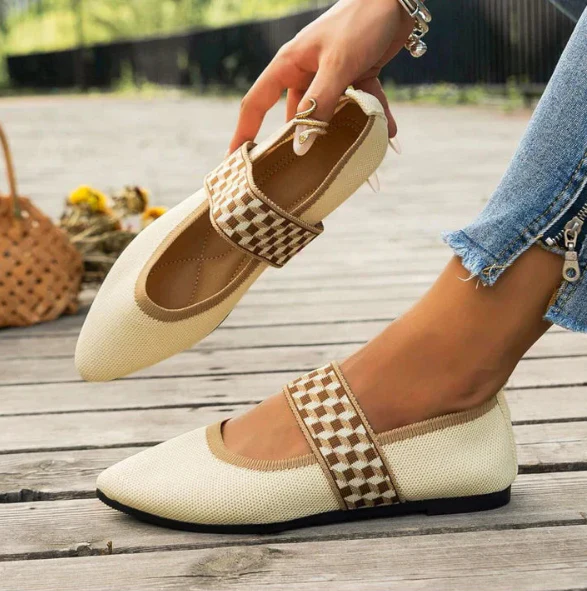 Flache Dirndl Schuhe für Damen | Spitze Zehenpartie - Image 2