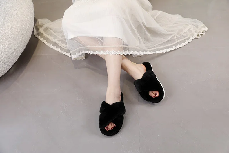 Flauschige Pantoffeln mit Kreuzriemen für Damen - Image 2