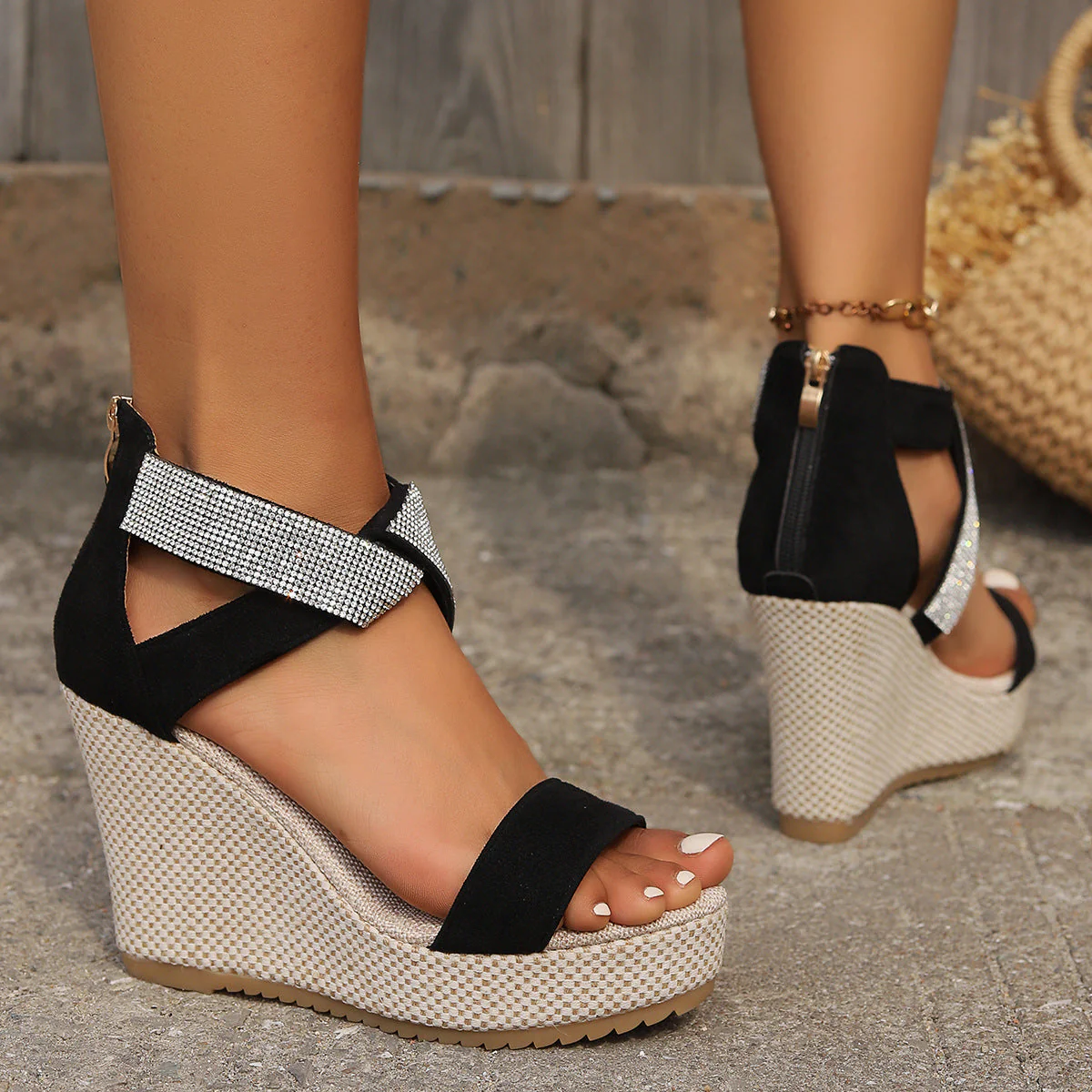Flora - Damen-Sandalen mit Absatz, Fischhaut-Design und Strass - Image 2