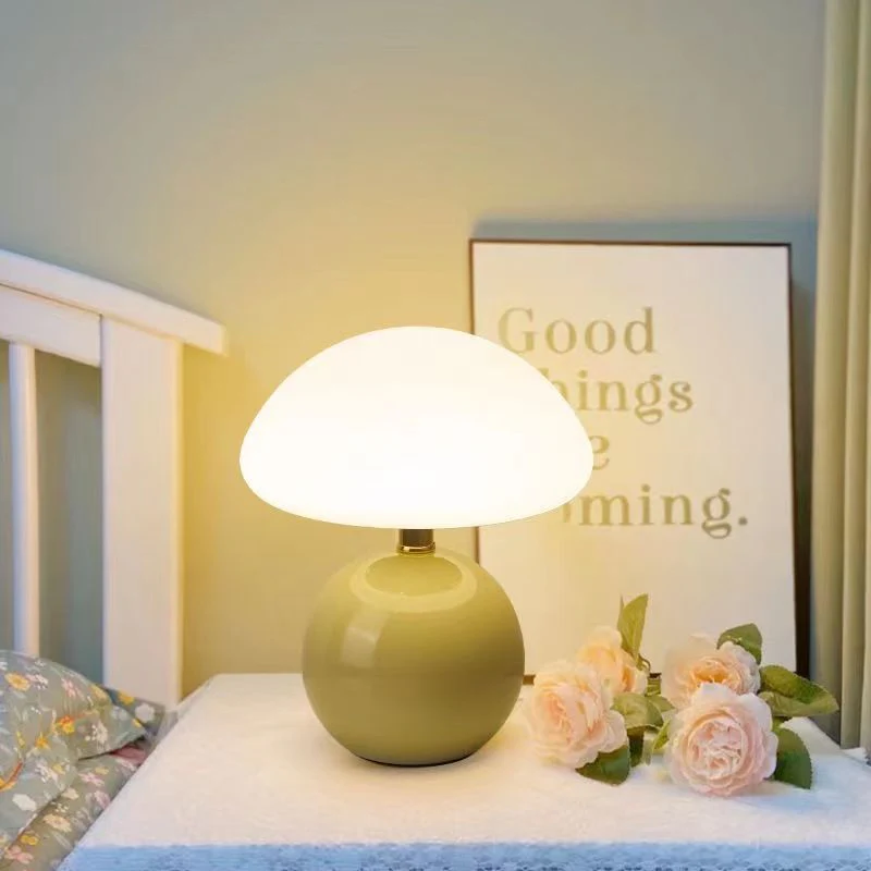 Französische Creme Tischlampe mit LED-Beleuchtung – Einstellbare Farben, Keramik, Durchmesser 20 cm, Höhe 22 cm - Image 3