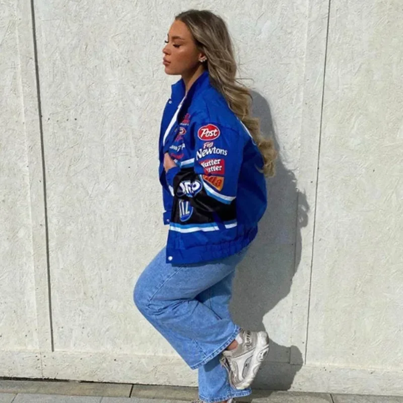 Freya | Varsity-Rennjacke mit Sponsor-Prints - Image 3
