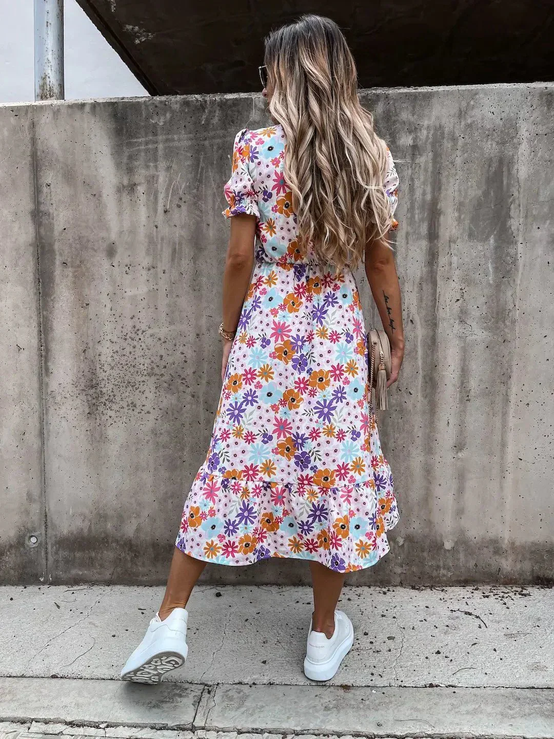 Geblümtes Sommerkleid mit Knopfleiste & Schlitz – Feminin & Bequem - Image 3