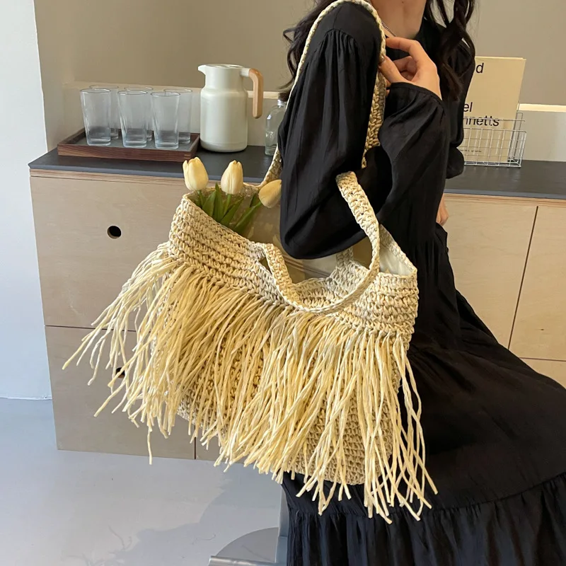 Geflochtene Tasche mit Fransen – Natürlicher und Boho-Stil - Image 6