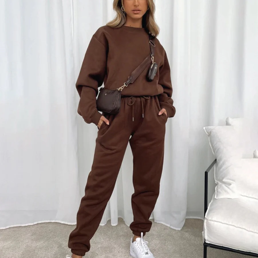 Gemütlicher Pullover und Hose für Frauen - Alma - Image 4