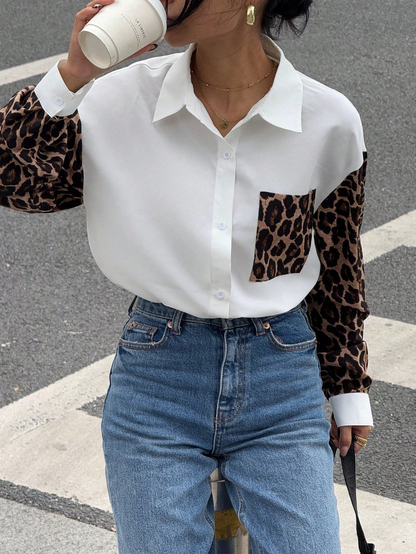 Gestreifte Damenbluse mit Leo-Details – Auffällig, Lässig & Streetstyle-ready - Image 8