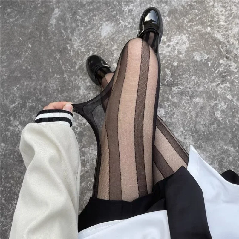 Gestreifte Strumpfhose für Damen | Schwarz - Image 4