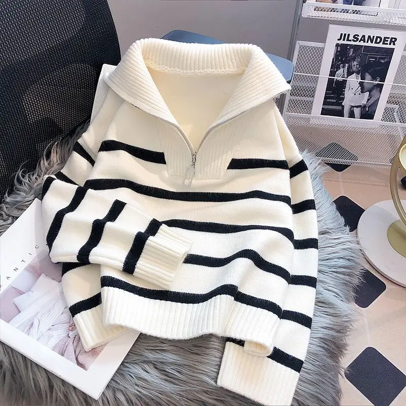 Gestreifter Übergrößen-Pullover für Damen - Image 3