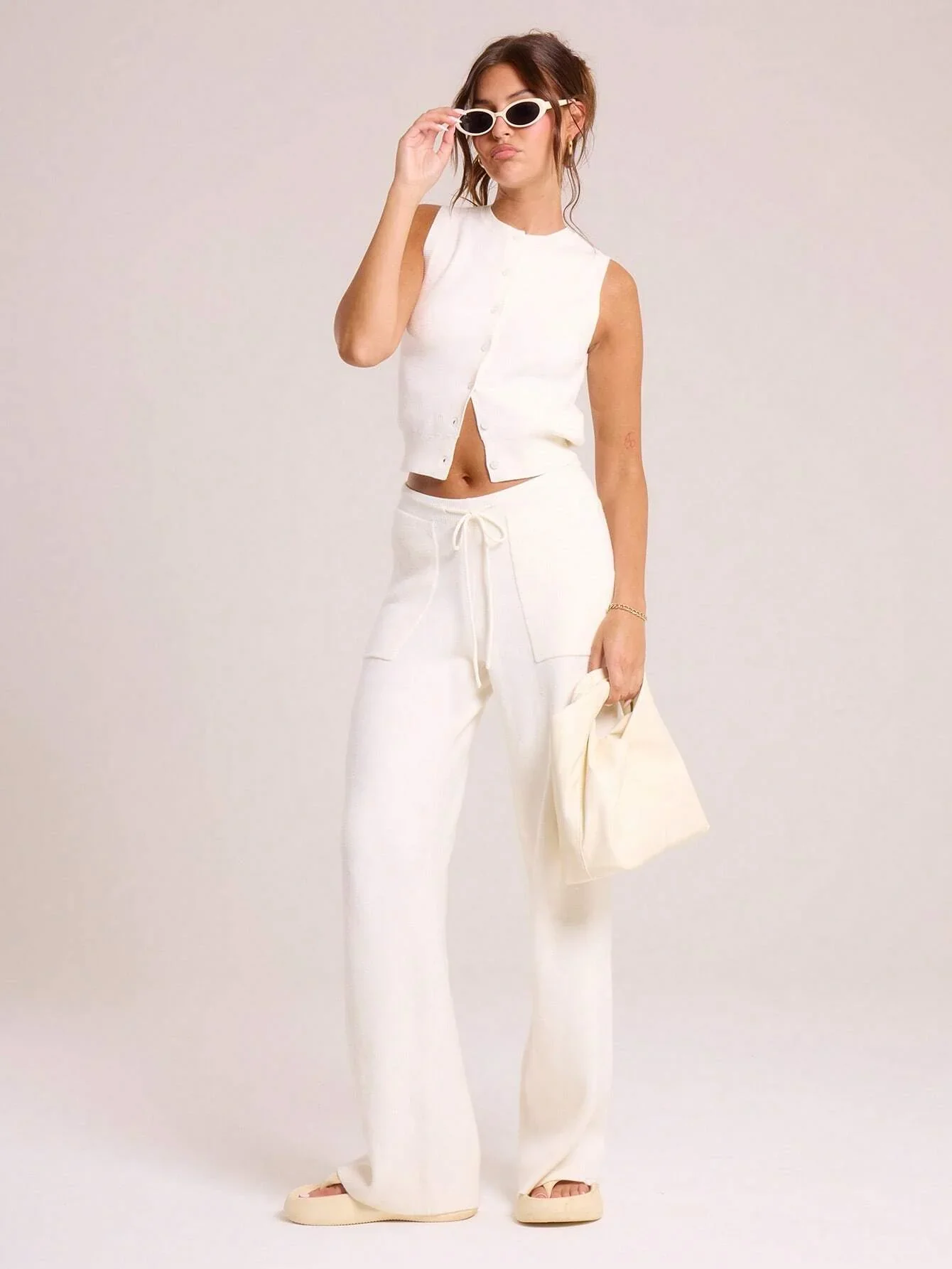 Gestricktes Cropped Top mit Knopfleiste – Minimalistisch, Weich & Kombistark - Image 3