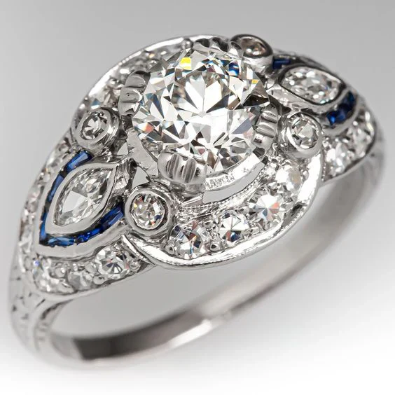 Glänzender Ring aus Silber