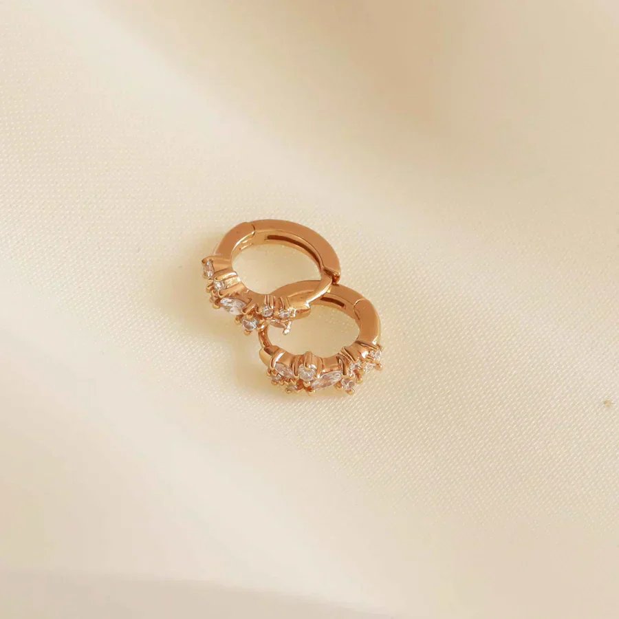 Gold Kristall Cluster Huggie Earrings