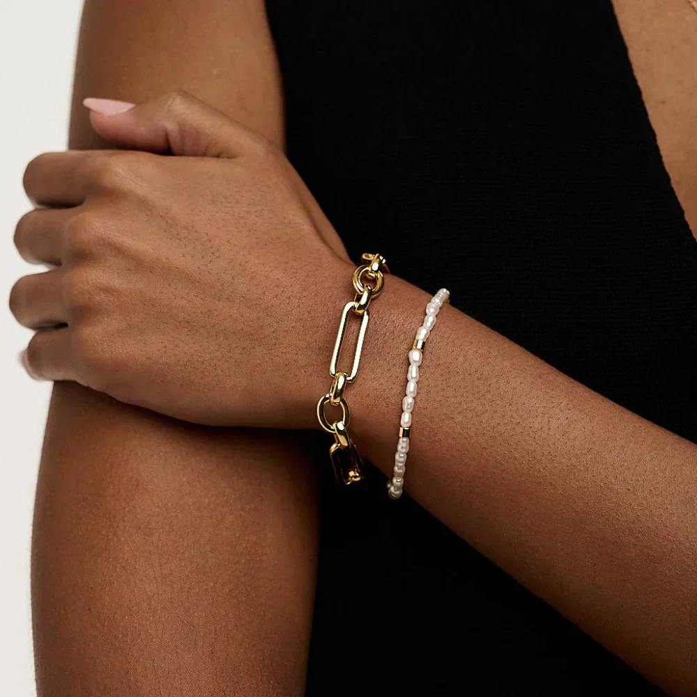 Gold Link T-Bar Bracelet - Image 4