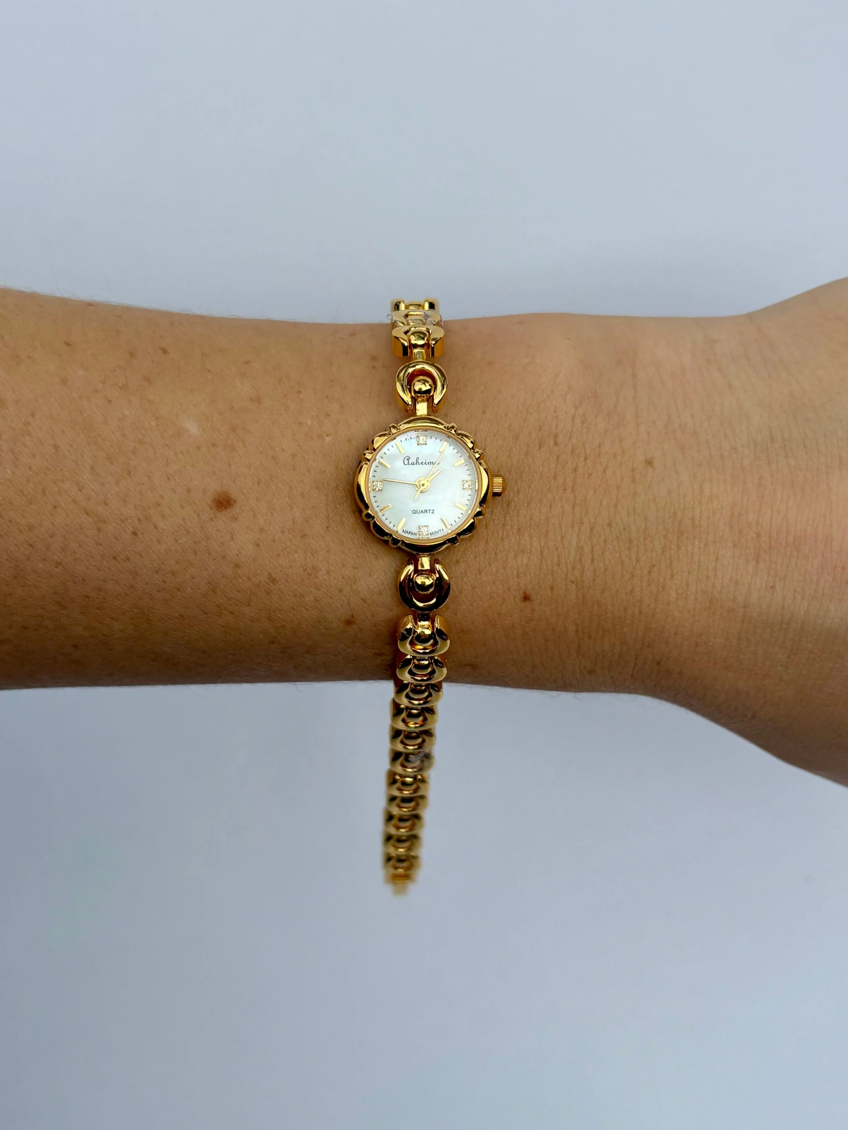 Goldene Filigrane Damen Armbanduhr - Image 3