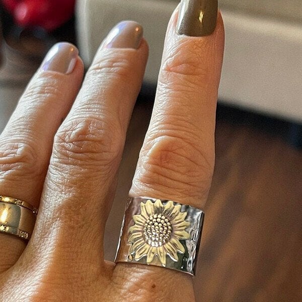 Goldene Sonnenblume Breite Band Ring - Image 2