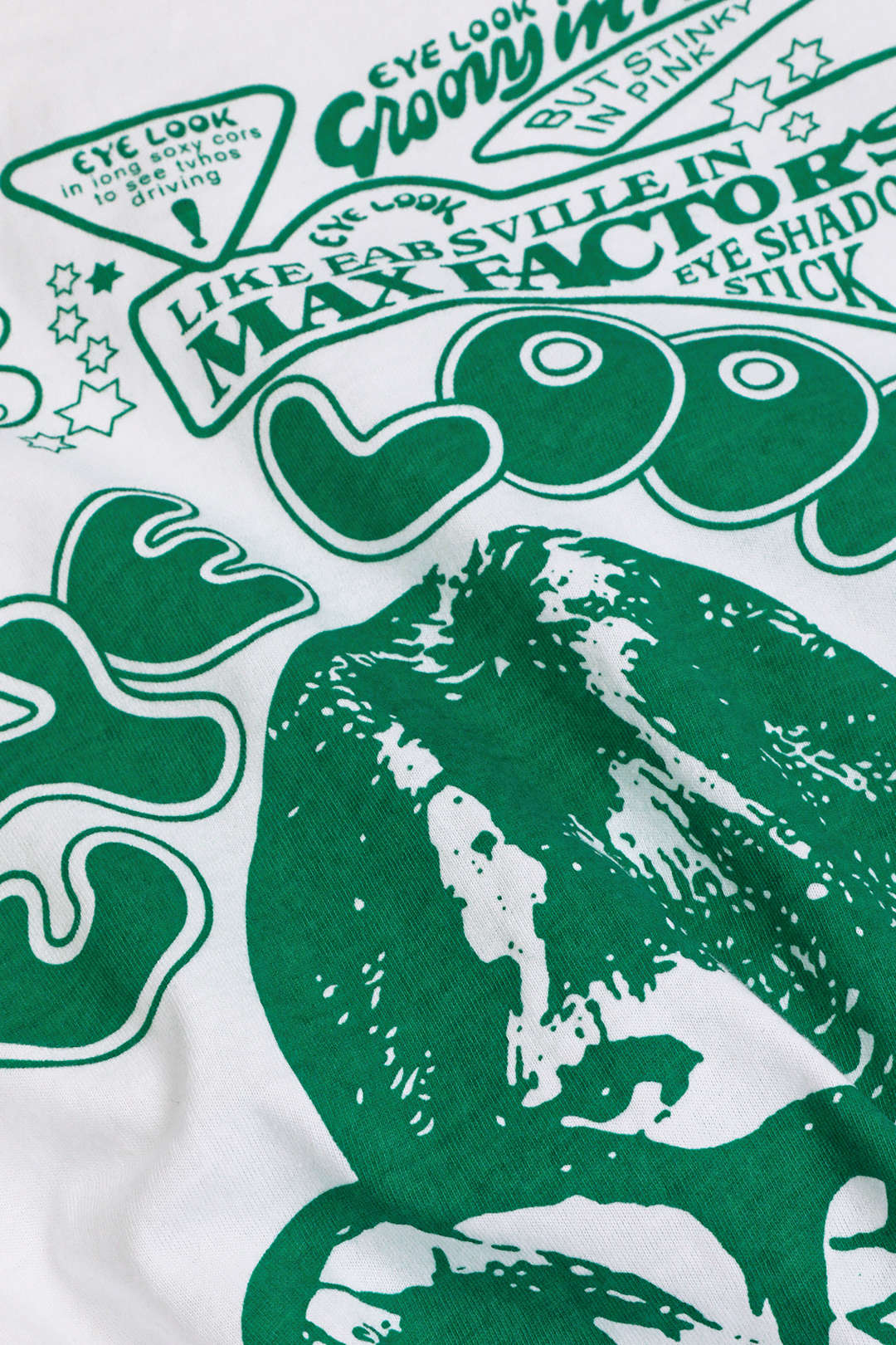 Gracelyn | Hochgekrempelte Ärmel EYE LOOK Grafikdruck Crop-T-Shirt mit Knotendetail - Image 2