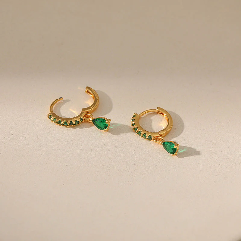 Grüne Zirkonia-Ohrringe in Gold - Image 3
