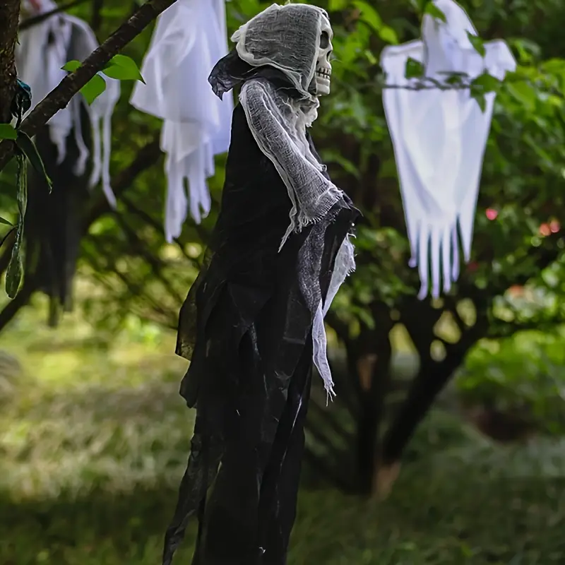 Gruseliger Totenkopf als Halloween-Hängedeko – Totenkopfkopf mit Stoff für gruselige Atmosphäre - Image 3