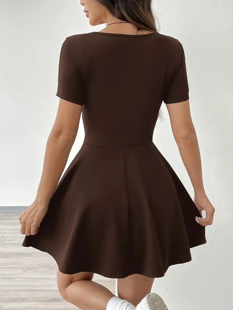 Gudrun – Schickes Skaterkleid mit integrierten Shorts und Tasche - Image 3