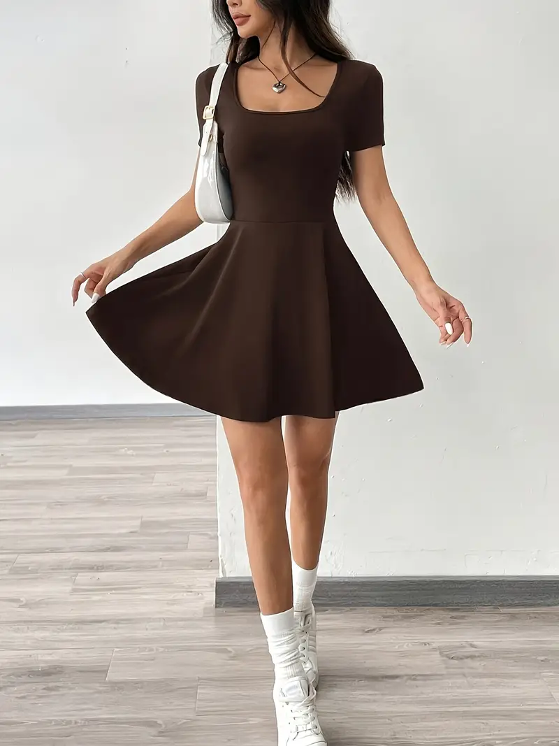 Gudrun – Schickes Skaterkleid mit integrierten Shorts und Tasche - Image 5