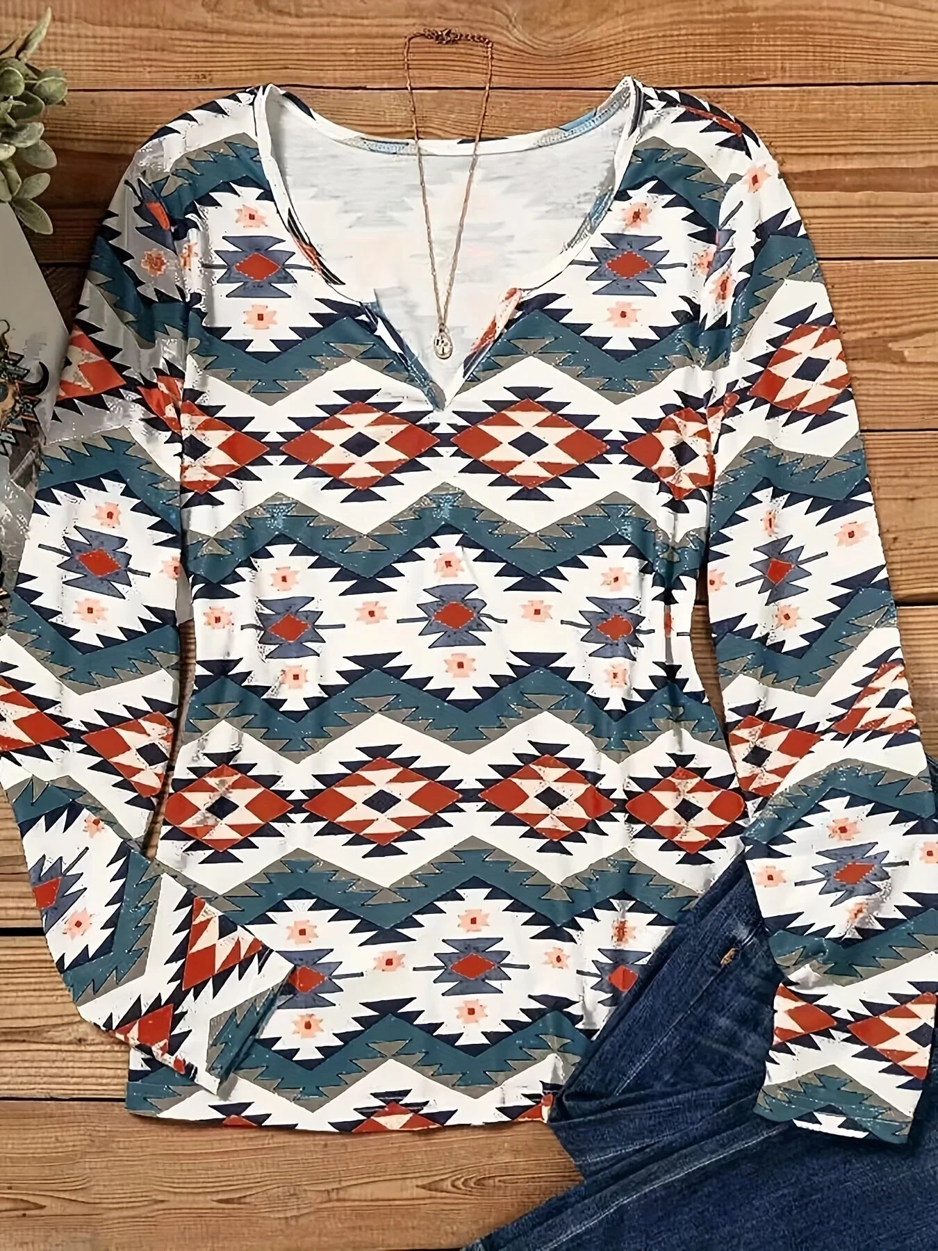 Hannelore | Stylishes Langarmshirt mit Geometrischem Print - Image 2