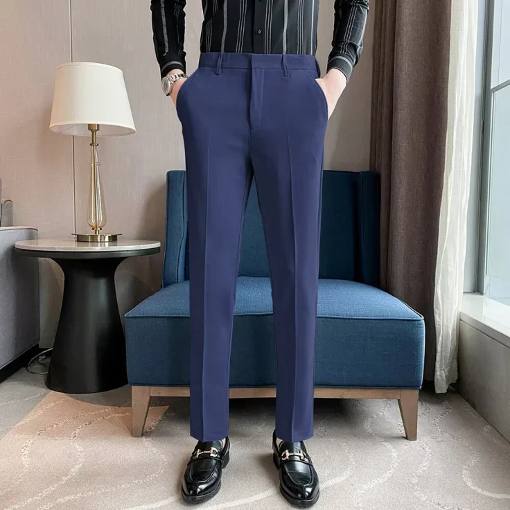 Herren-Hose mit formbetonter passform | geradliniger stil