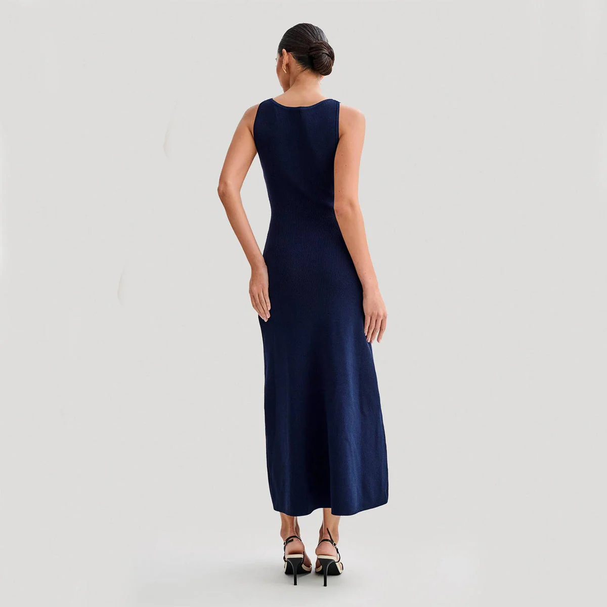 Imane | Langes ärmelloses Kleid mit Knöpfen - Image 3