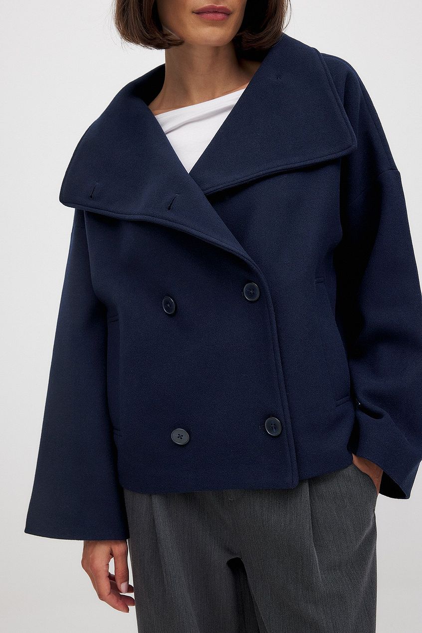 Inés – Damen Kurzjacke Mit Breitem Revers - Image 3