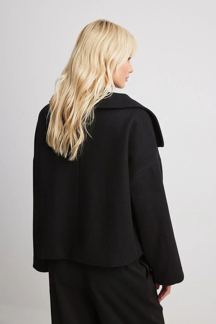 Inés – Damen Kurzjacke Mit Breitem Revers - Image 6
