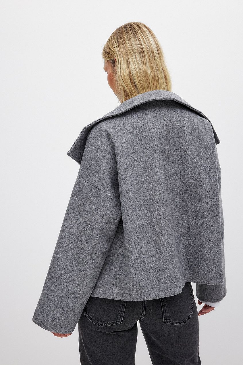 Inés – Damen Kurzjacke Mit Breitem Revers - Image 7