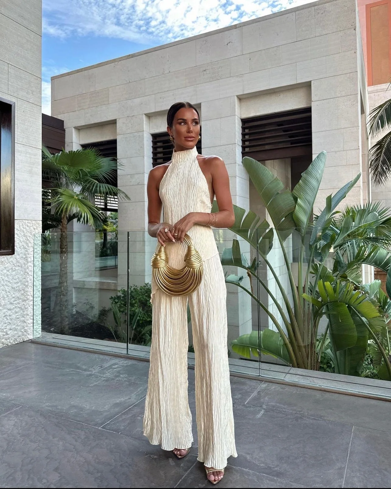 Isabelle | Eleganter Zweiteiler mit Neckholder & Weitbein-Hose - Image 3
