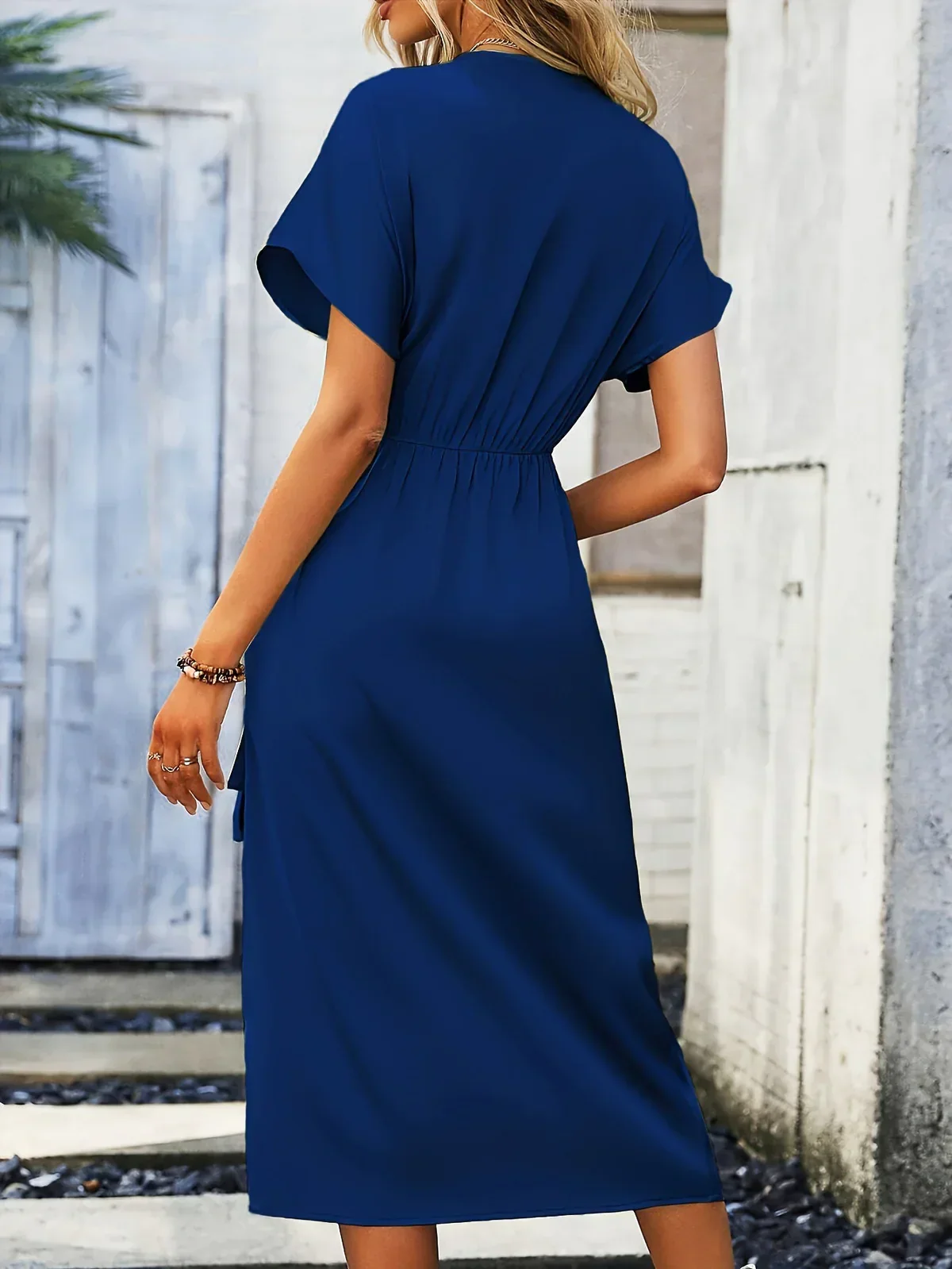 Isoliera - Elegantes Wickelkleid mit V-Ausschnitt - Image 3