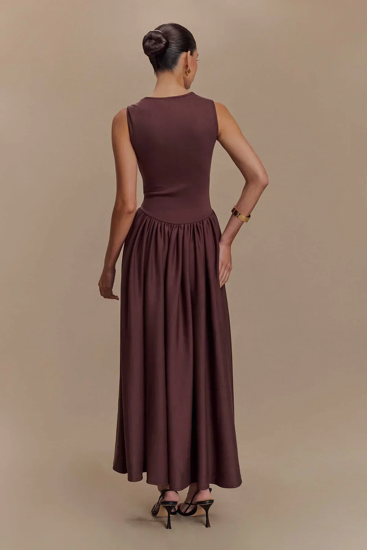 Ivana | Ärmelloses fließendes Midi-Kleid - Image 3