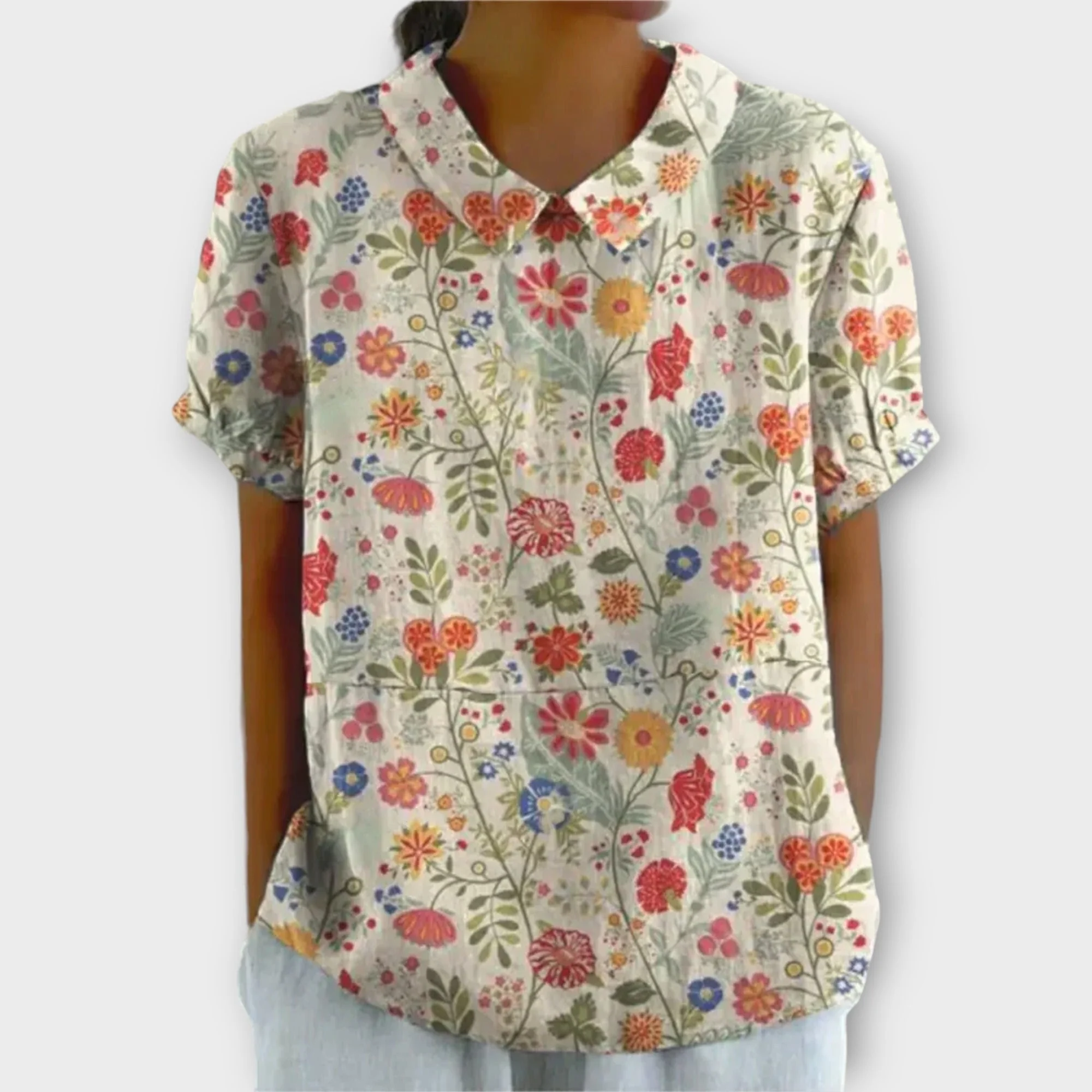 Izabela- Sommer Damenbluse mit Blumenmuster und Kurzarm - Image 2