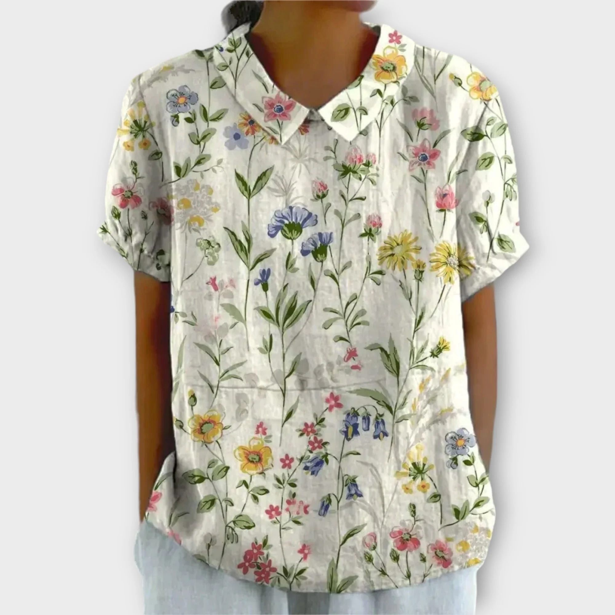 Izabela- Sommer Damenbluse mit Blumenmuster und Kurzarm - Image 3