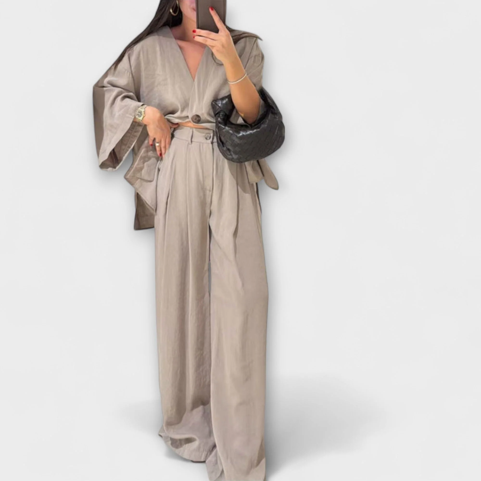 Jacqueline - Lässiges V-Ausschnitt Oberteil mit passender Hose - Image 10