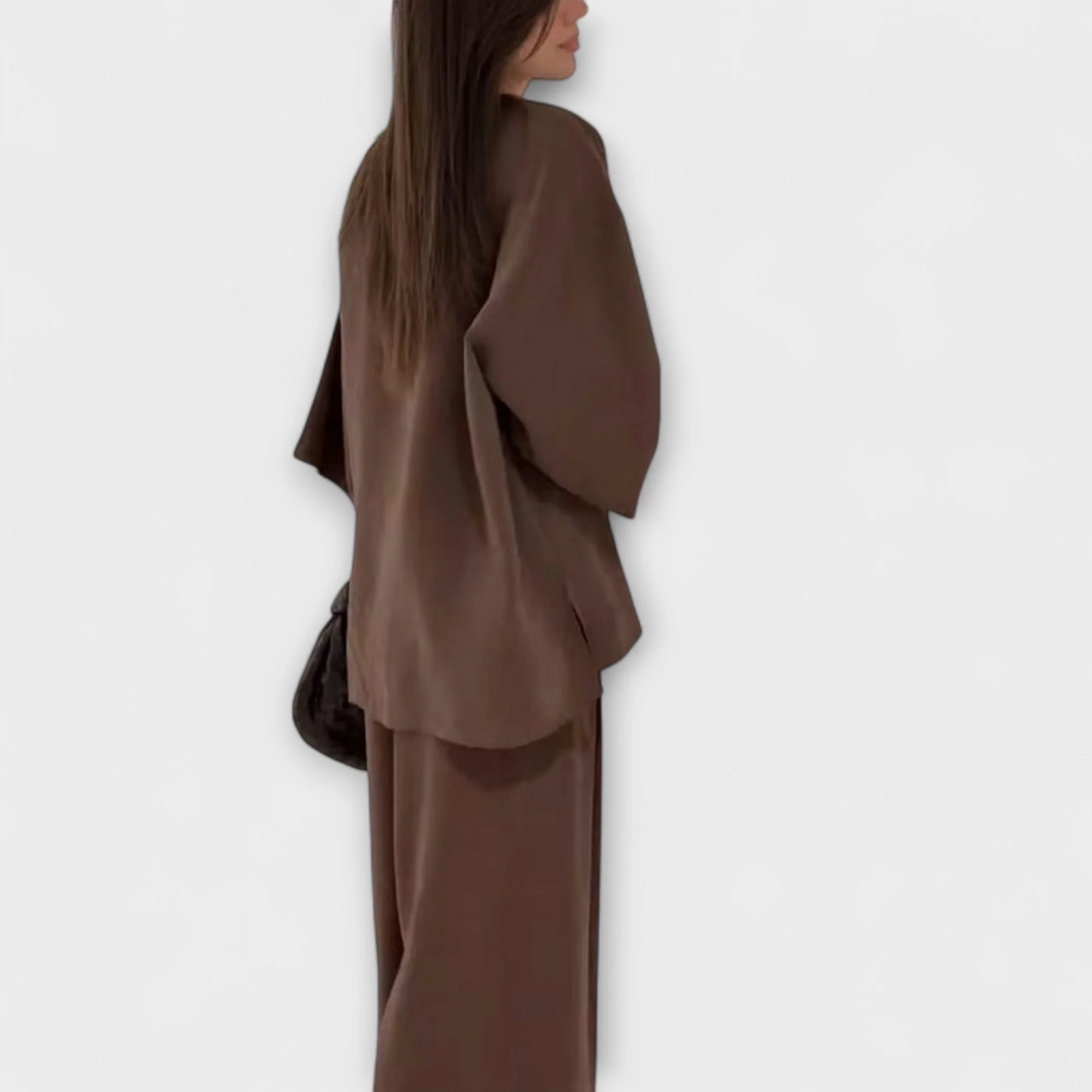 Jacqueline - Lässiges V-Ausschnitt Oberteil mit passender Hose - Image 3