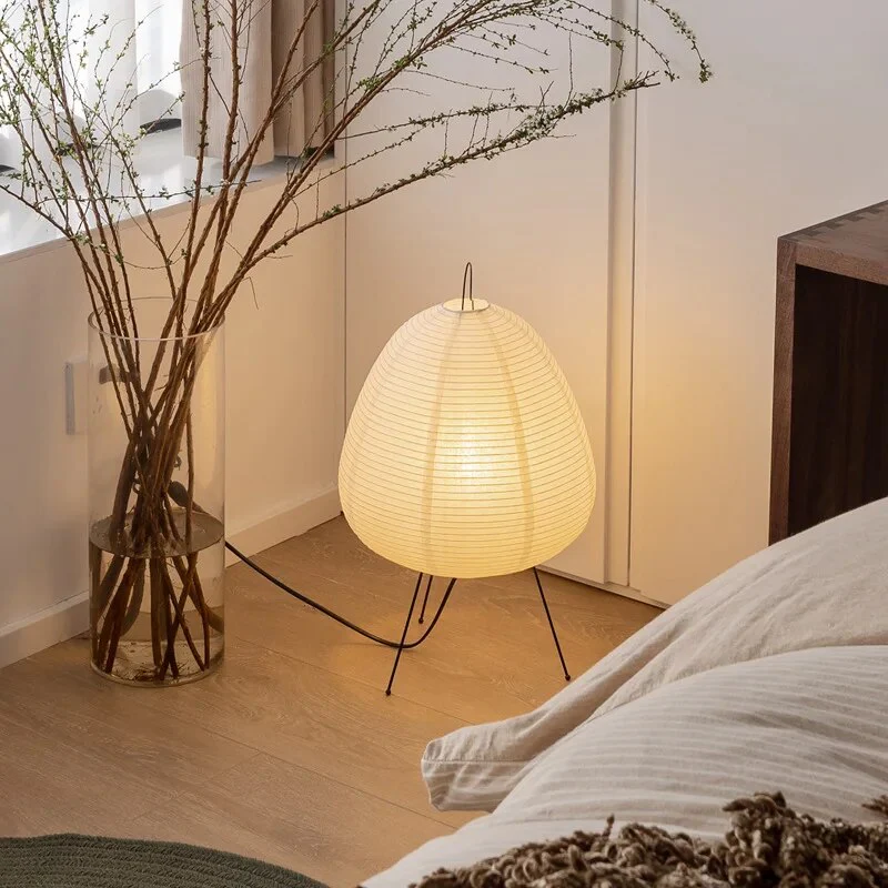 Japanische LED Tischlampe aus Reispapier – Dreibeinige Tischleuchte für Wohnzimmer und Schlafzimmer, 60 cm hoch, Weiß - Image 5