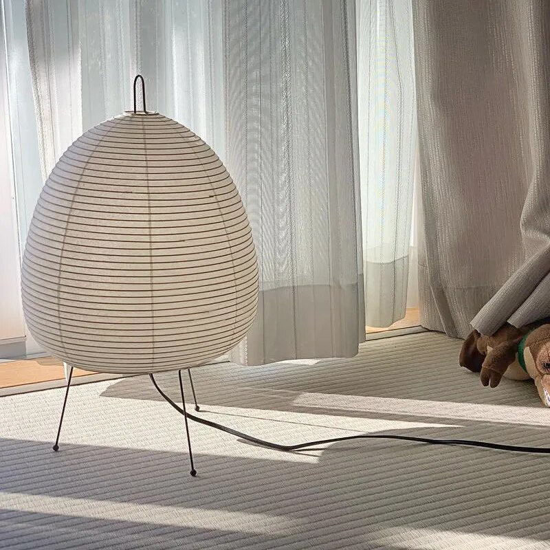 Japanische LED Tischlampe aus Reispapier – Dreibeinige Tischleuchte für Wohnzimmer und Schlafzimmer, 60 cm hoch, Weiß - Image 6