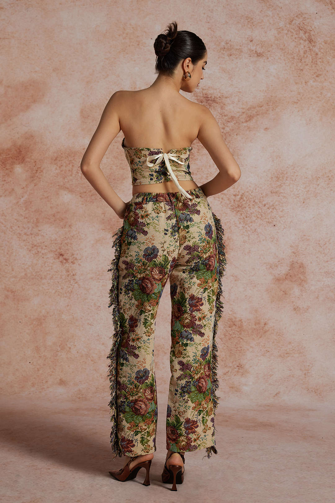 Jara | Extravagantes Zweiteiler-Set mit Bustier & bestickter Cargo-Hose - Image 10