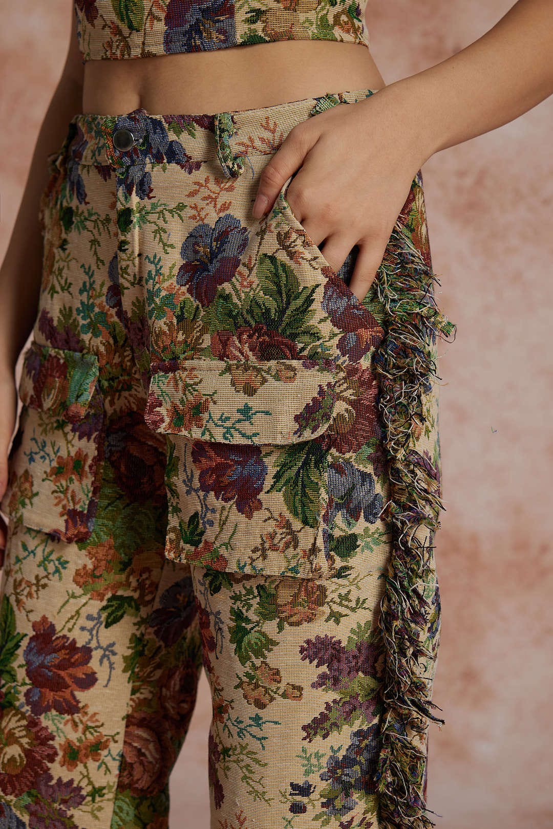 Jara | Extravagantes Zweiteiler-Set mit Bustier & bestickter Cargo-Hose - Image 9