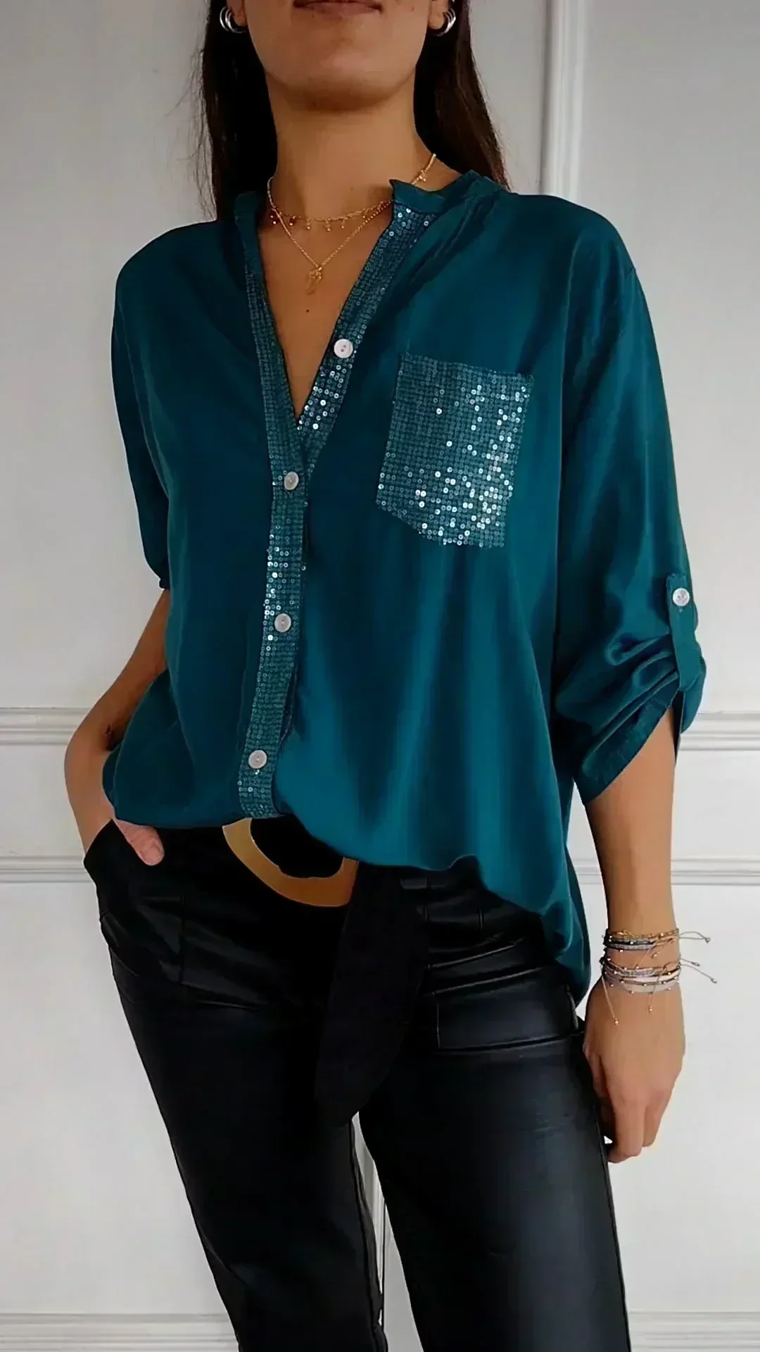 Jasmine | Elegantes V-Ausschnitt-Shirt mit funkelnden Pailletten für Damen - Image 10