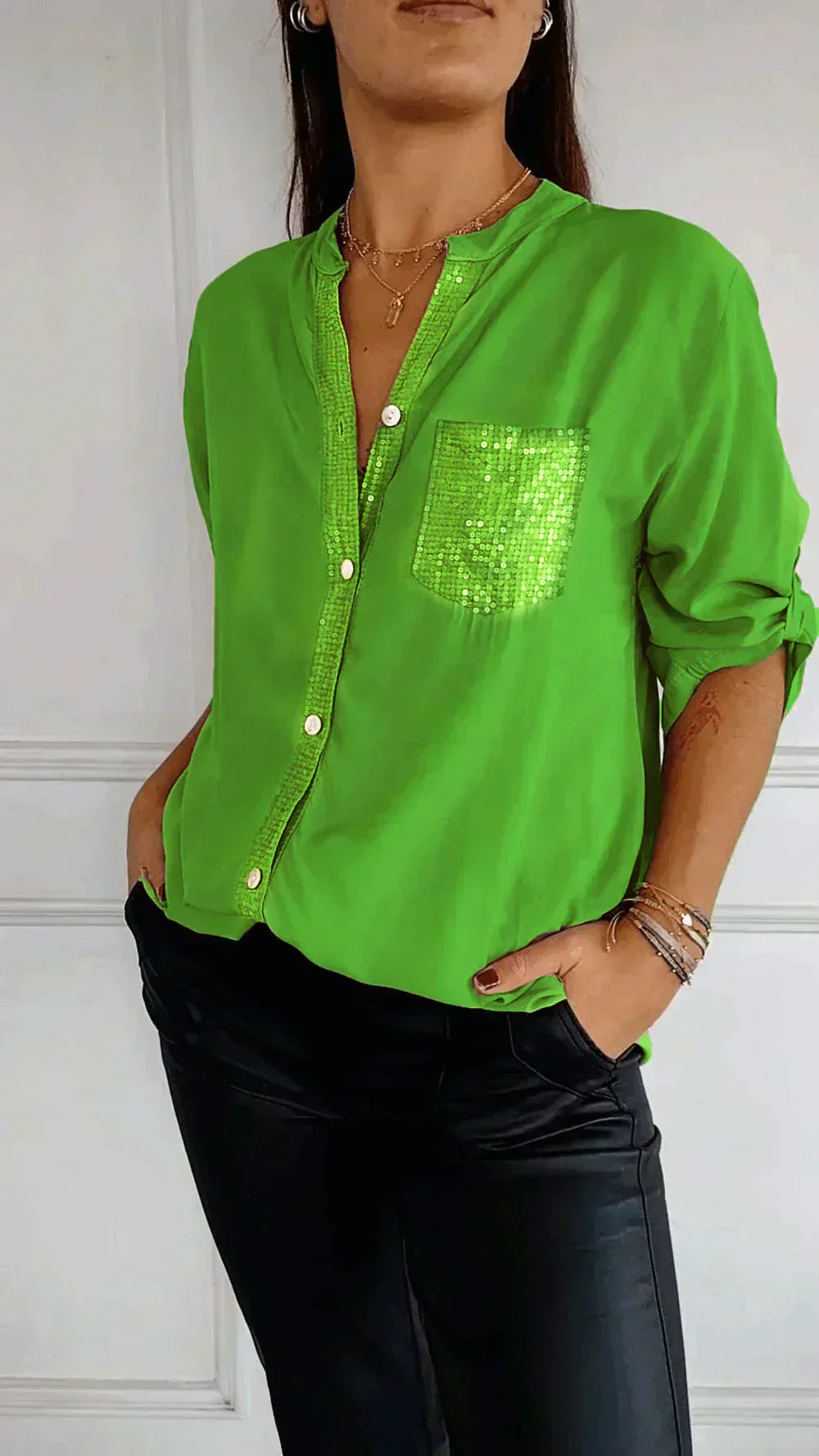 Jasmine | Elegantes V-Ausschnitt-Shirt mit funkelnden Pailletten für Damen - Image 6