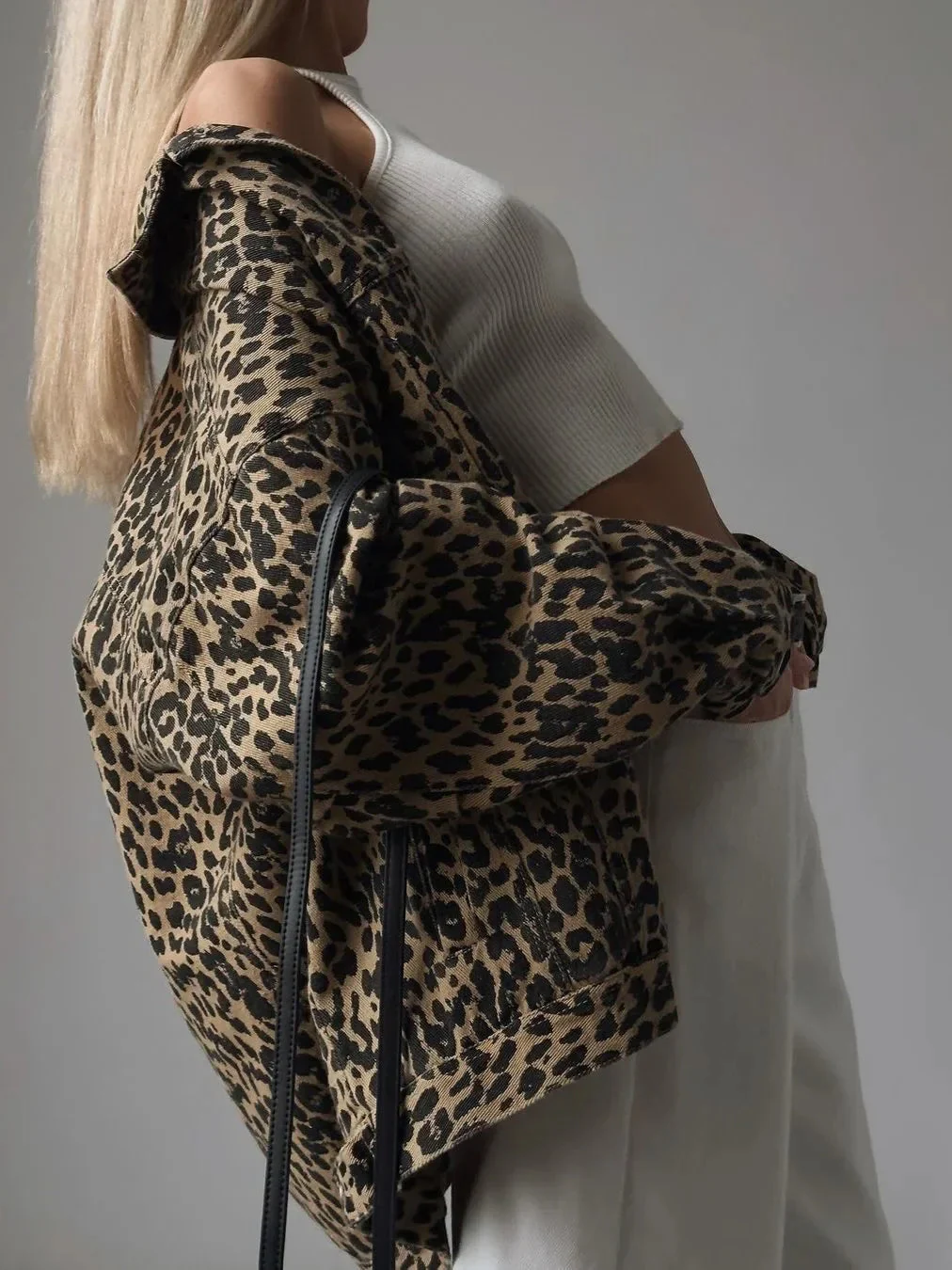 Jeansjacke mit Leopardenmuster für Damen - Image 4