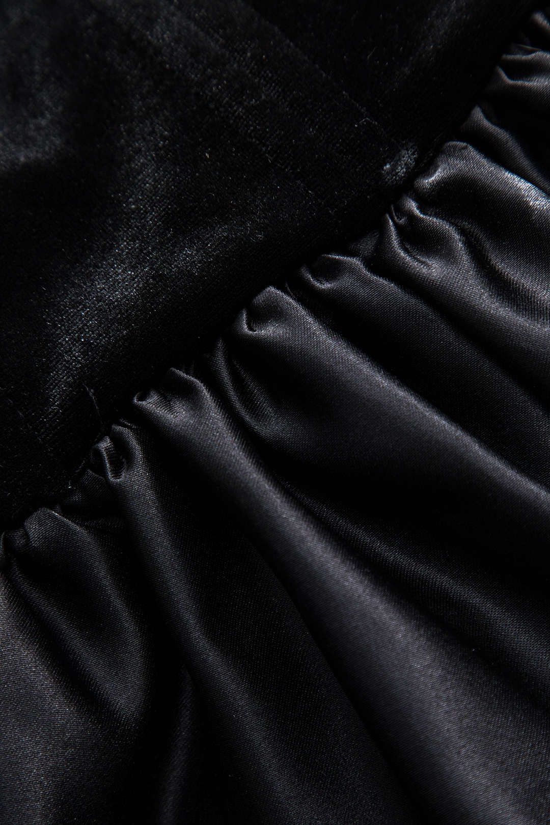 Jennifer | Corsagen-Top mit Herz-Ausschnitt und voluminösem Satin-Peplum - Image 2
